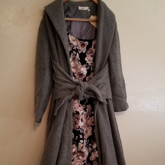 Black floral fit and flare dress - Picture 2 of 3